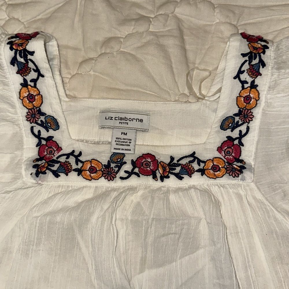 Embroidered blouse  - Picture 2 of 2